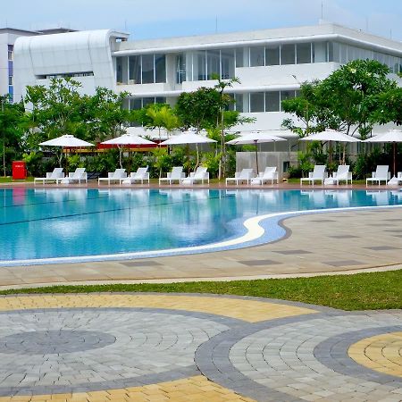 Nunia Inn Bandara Jakarta Tangerang Exterior foto